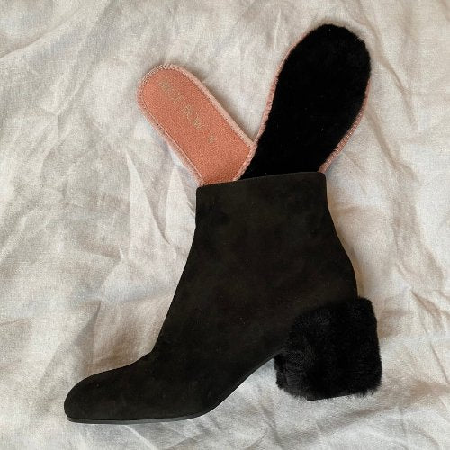 Alice Bow Luxe Shearling Insoles - Midnight Black - go tonal with a black boot